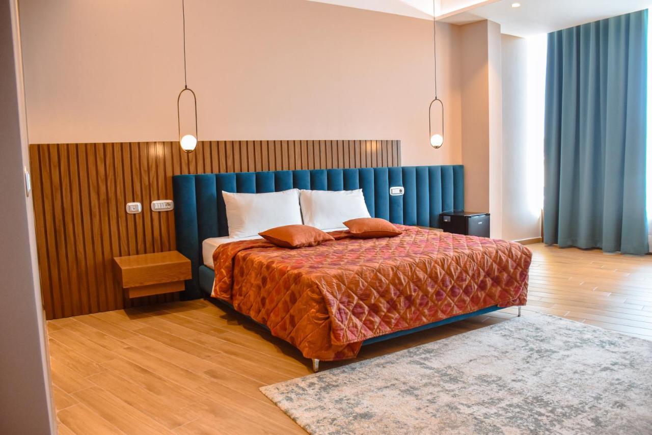 Coco Hotel Tirana Kültér fotó